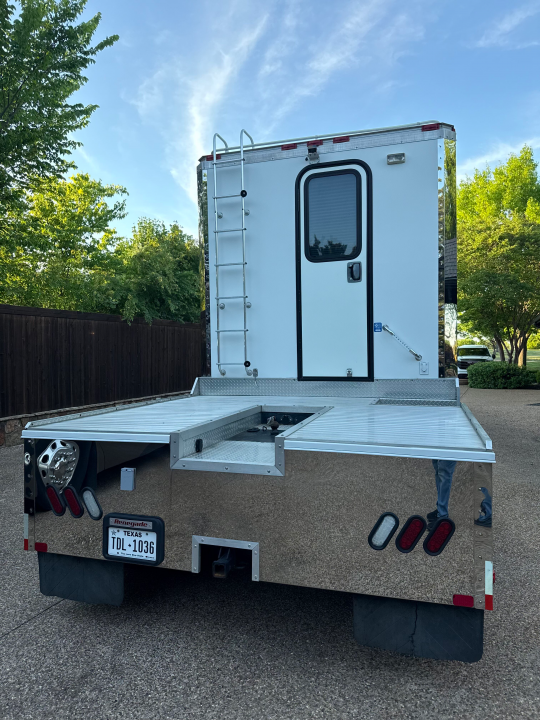 Used 2009 Renegade 14' Single Axle Toter