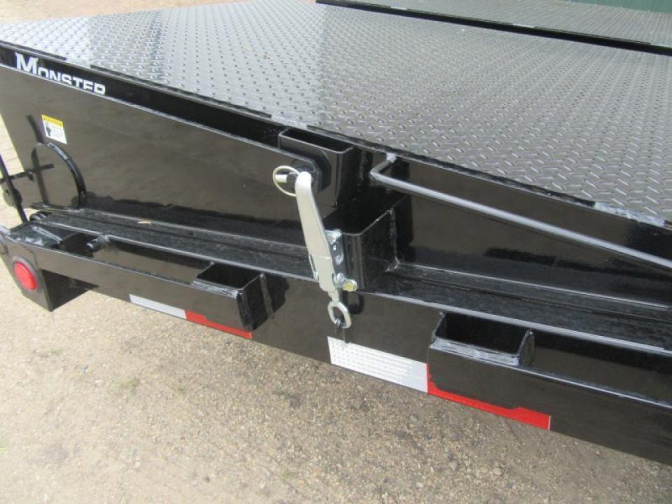 New 2026 32' PJ Low-Pro Gooseneck Trailer - 12k Axles