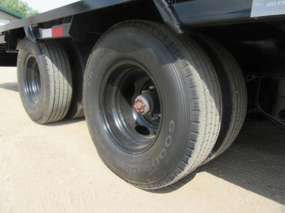 New 2026 32' PJ Low-Pro Gooseneck Trailer - 12k Axles