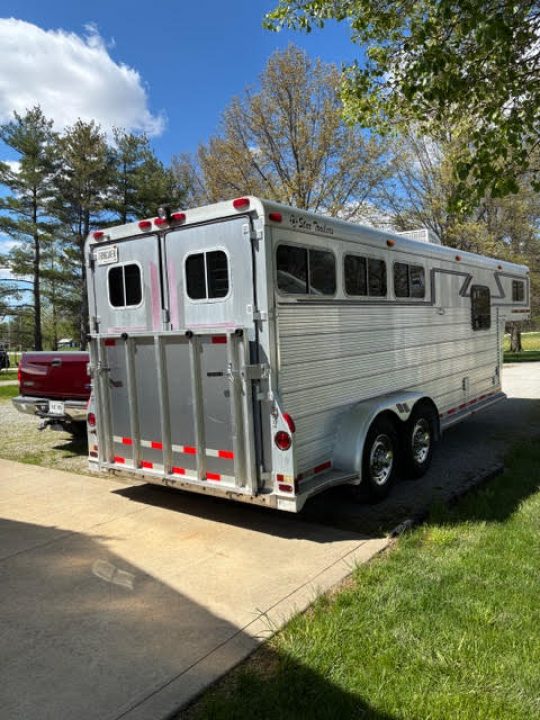 Used 1992 4-Star Trailers 3 Horse Slant Weekender