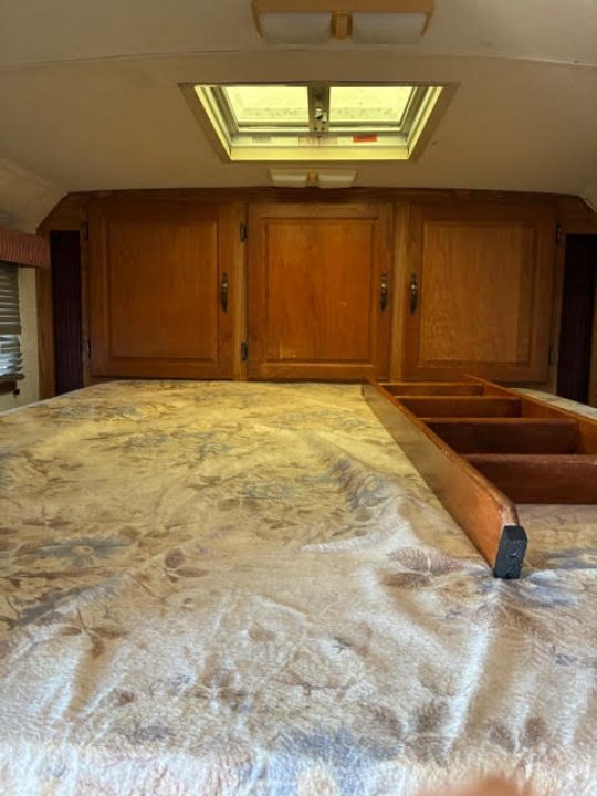 Used 1992 4-Star Trailers 3 Horse Slant Weekender