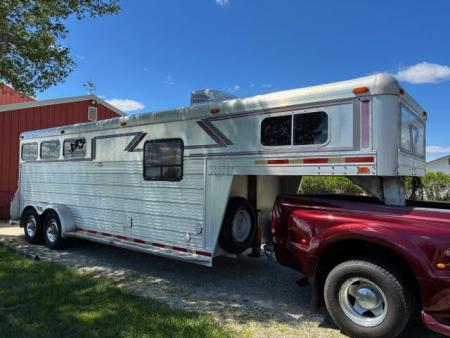 Used 1992 4-Star Trailers 3 Horse Slant Weekender