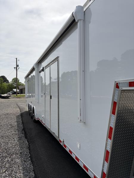 New 2026 Haulmark 44 Gooseneck Bathroom, PolyCor Interior & Exterior, 21K GVWR, Air Prep, Awning, A/C, Landing Light PKG, Hyd. Tongue Jack