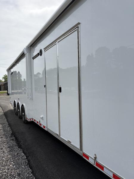 New 2026 Haulmark 44 Gooseneck Bathroom, PolyCor Interior & Exterior, 21K GVWR, Air Prep, Awning, A/C, Landing Light PKG, Hyd. Tongue Jack