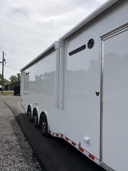New 2026 Haulmark 44 Gooseneck Bathroom, PolyCor Interior & Exterior, 21K GVWR, Air Prep, Awning, A/C, Landing Light PKG, Hyd. Tongue Jack