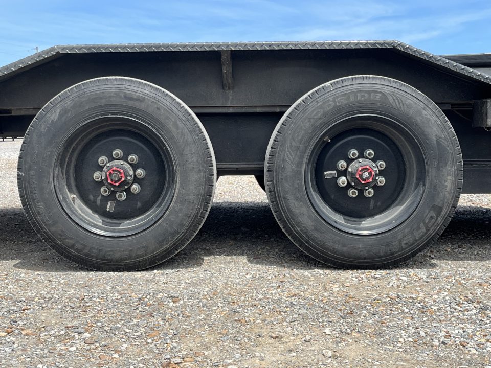 Used 2024 Load Trail Gooseneck Tilt Trailer | 102" x 26' | 20K