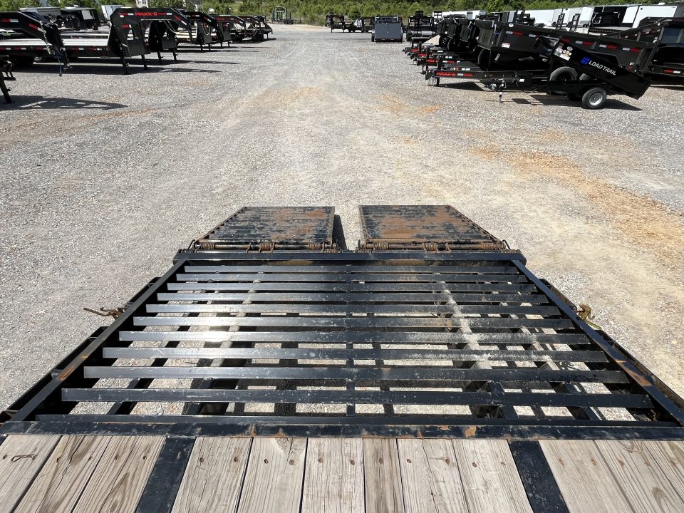 Used 2023 Load Trail 102"x40' 25k Gooseneck Flatbed Trailer