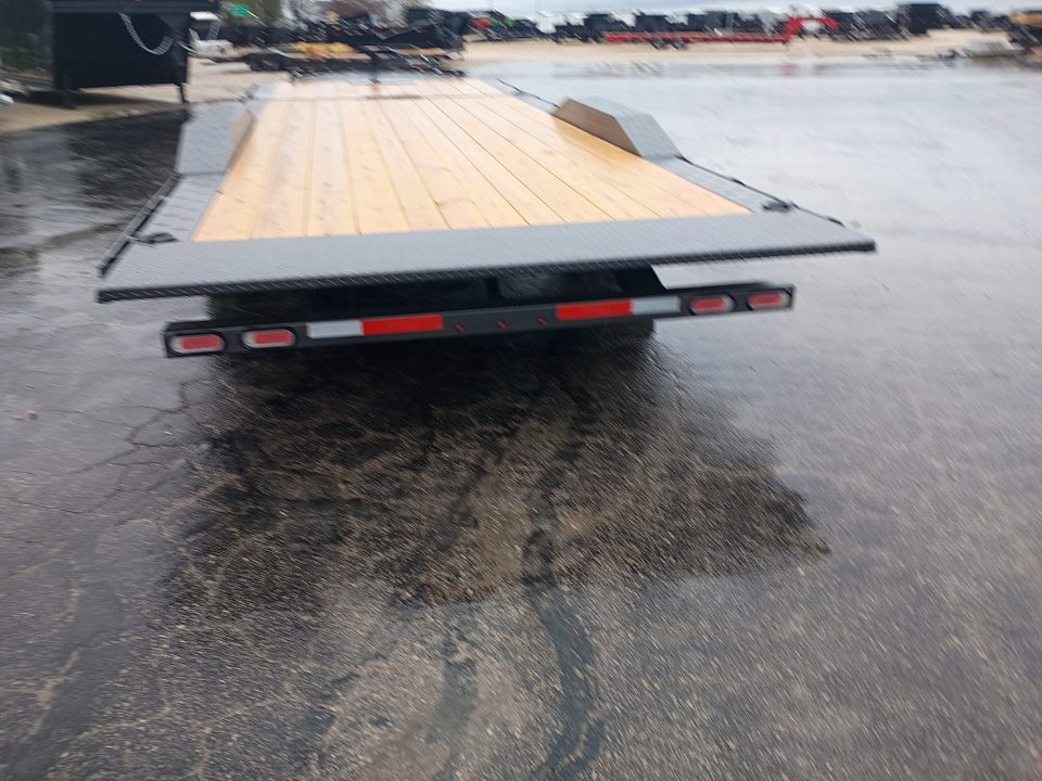 New 2026 Diamond C Trailers HXD207 24X102
