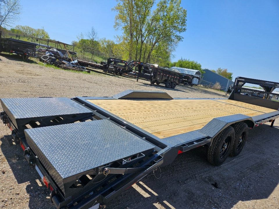 New 2026 Lamar Trailers 102"x32 GOOSENECK Car Hauler