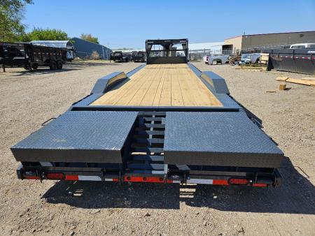 New 2026 Lamar Trailers 102 x32 GOOSENECK Car Hauler