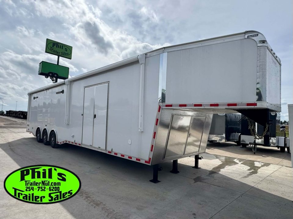 New 2026 Haulmark 8.5X44 GOOSENECK BATHROOM PACKAGE 2 ELECTRIC AWNINGS & AIRLINES! Car / Racing Trailer