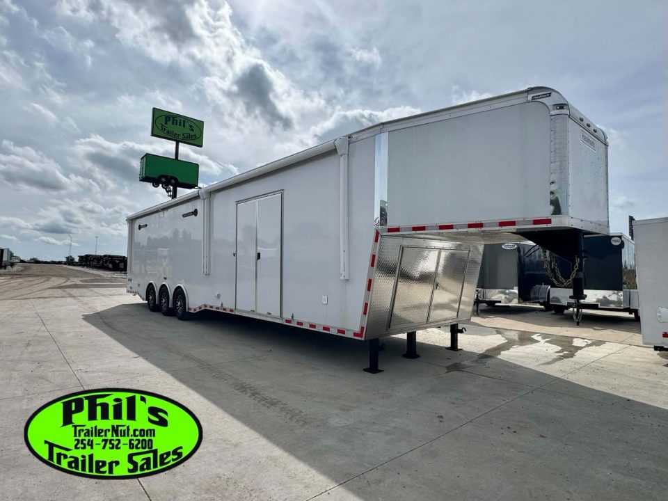 New 2026 Haulmark 8.5X44 GOOSENECK BATHROOM PACKAGE 2 ELECTRIC AWNINGS & AIRLINES! Car / Racing Trailer