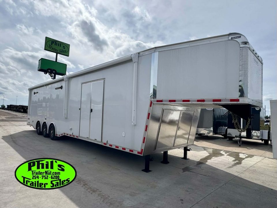 New 2026 Haulmark 8.5X44 GOOSENECK BATHROOM PACKAGE 2 ELECTRIC AWNINGS & AIRLINES! Car / Racing Trailer