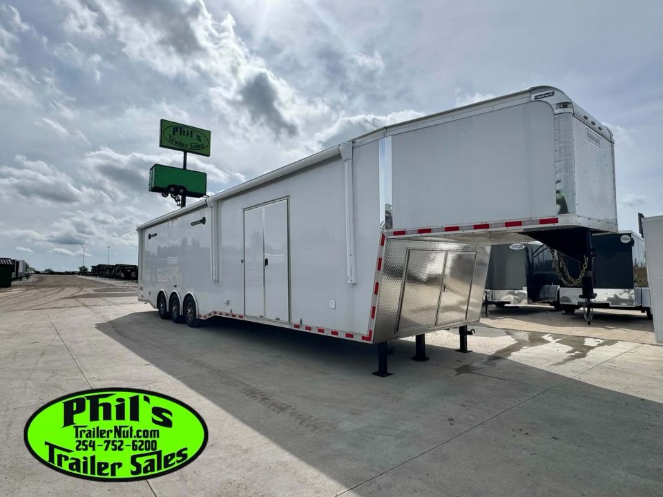 New 2026 Haulmark 8.5X44 GOOSENECK BATHROOM PACKAGE 2 ELECTRIC AWNINGS & AIRLINES! Car / Racing Trailer
