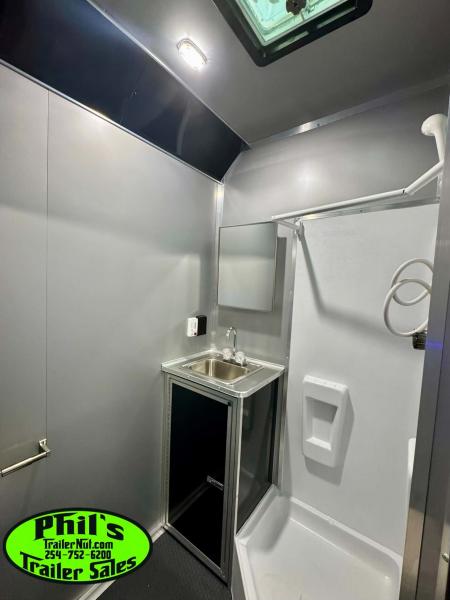 New 2026 Haulmark 8.5X44 GOOSENECK BATHROOM PACKAGE 2 ELECTRIC AWNINGS & AIRLINES! Car / Racing Trailer