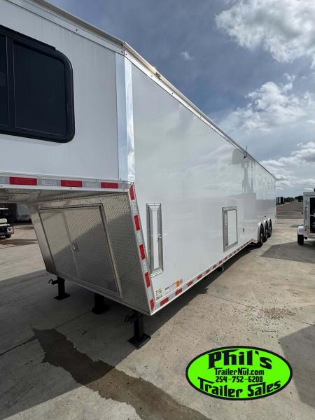 New 2026 Haulmark 8.5X44 GOOSENECK BATHROOM PACKAGE 2 ELECTRIC AWNINGS & AIRLINES! Car / Racing Trailer