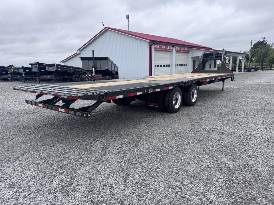 New 2026 MAXX-D 32' YDX Hydraulic Dovetail Gooseneck Equipment Trailer