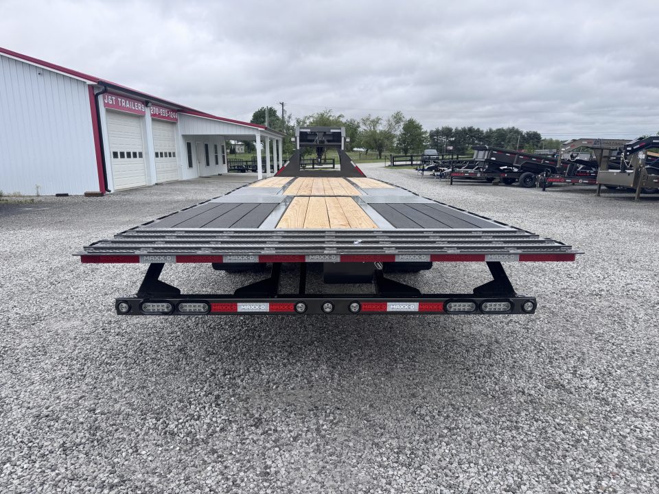 New 2026 MAXX-D 32' YDX Hydraulic Dovetail Gooseneck Equipment Trailer