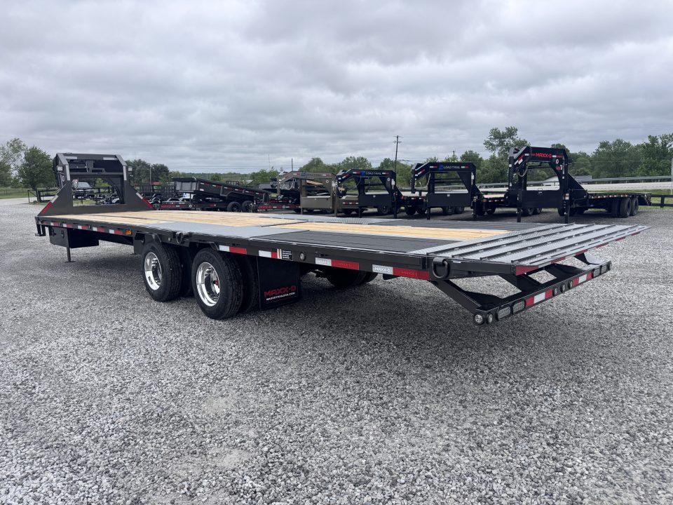 New 2026 MAXX-D 32' YDX Hydraulic Dovetail Gooseneck Equipment Trailer