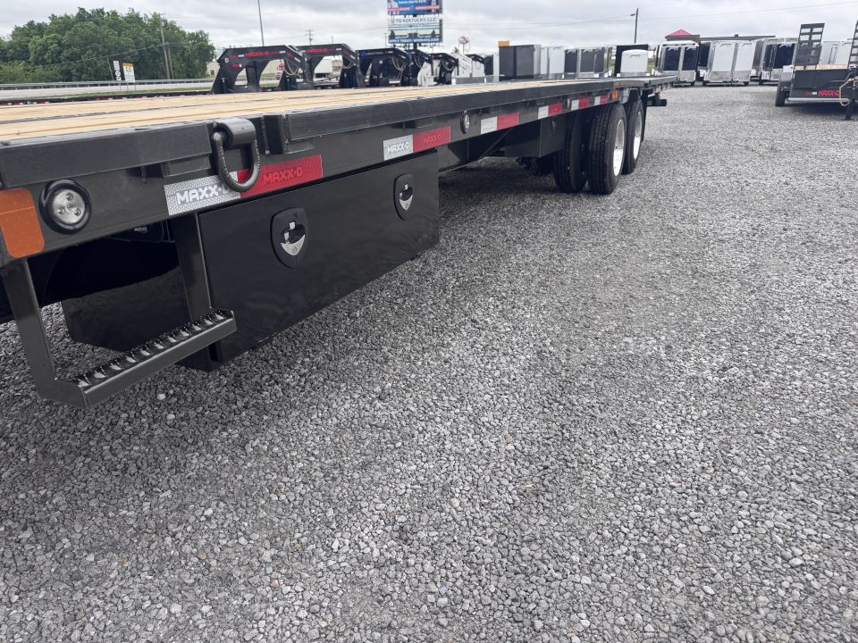 New 2026 MAXX-D 32' YDX Hydraulic Dovetail Gooseneck Equipment Trailer