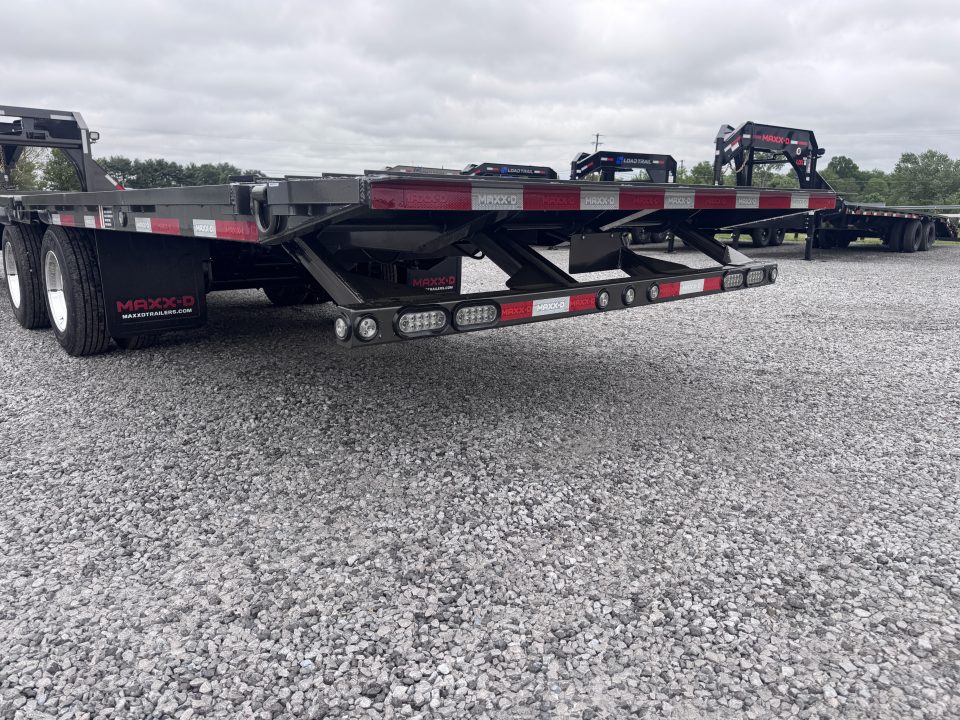 New 2026 MAXX-D 32' YDX Hydraulic Dovetail Gooseneck Equipment Trailer