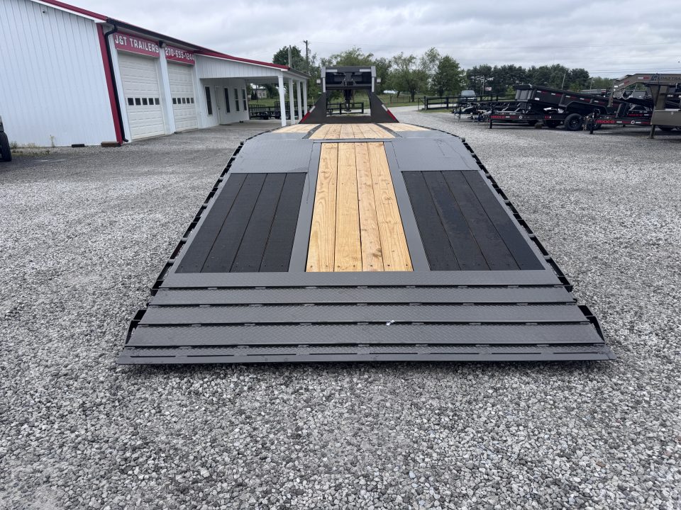 New 2026 MAXX-D 32' YDX Hydraulic Dovetail Gooseneck Equipment Trailer