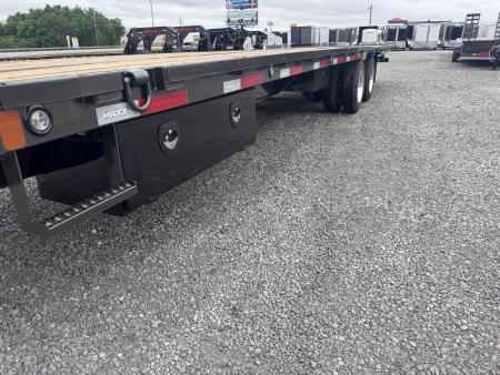 New 2026 MAXX-D 32' YDX Hydraulic Dovetail Gooseneck Equipment Trailer