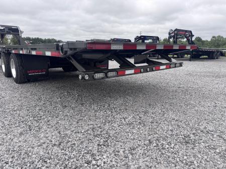 New 2026 MAXX-D 32' YDX Hydraulic Dovetail Gooseneck Equipment Trailer