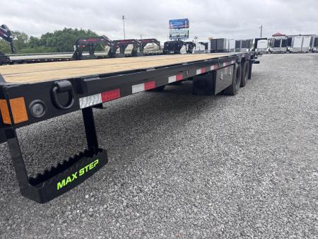New 2026 Load Trail 32' Hydraulic Dovetail Gooseneck Equipment Trailer