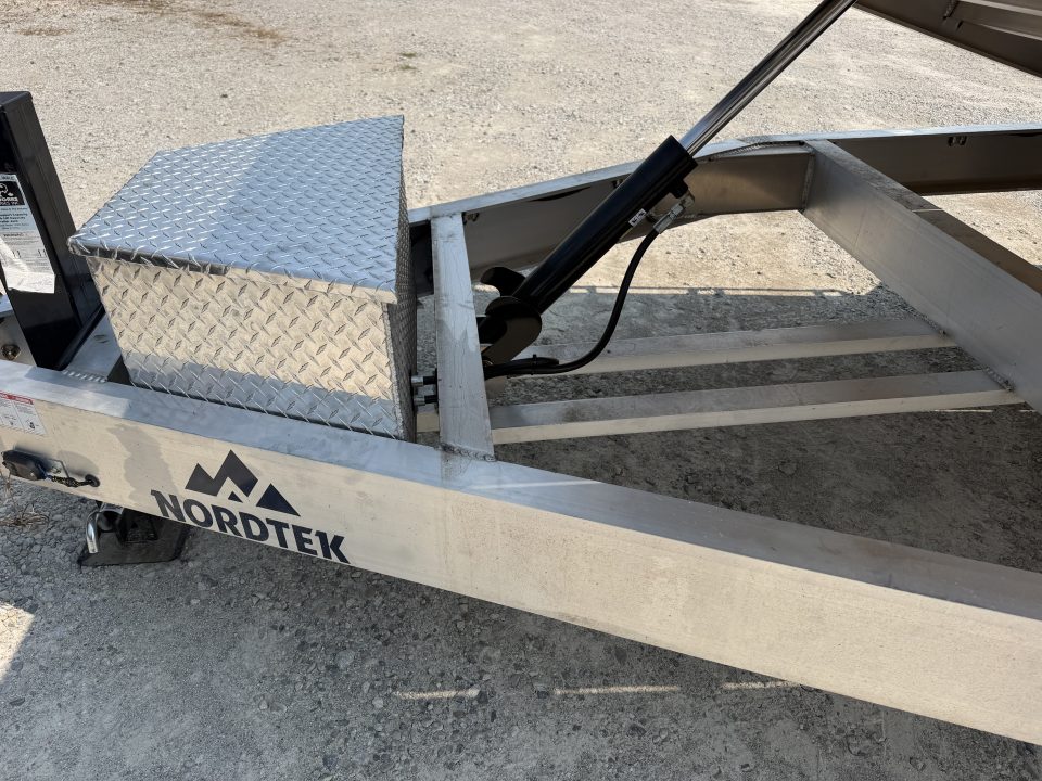 New 2026 NORDTEK 82X20 Tilt Trailer 16K Hyd Jack w/Remote