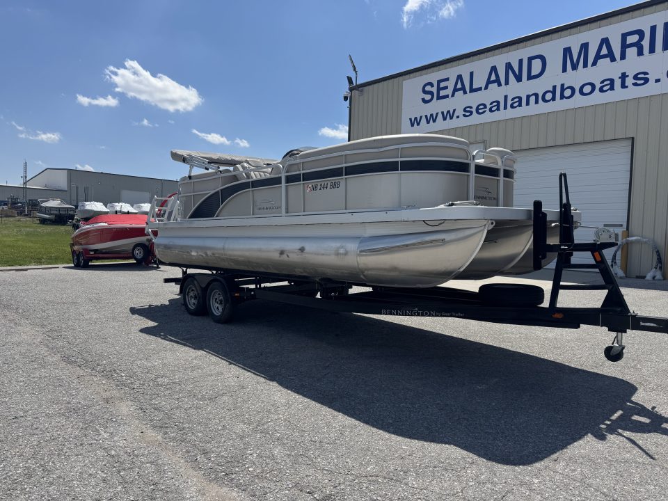 Used 2015 Bennington 22' SXSR Tri-toon Boat