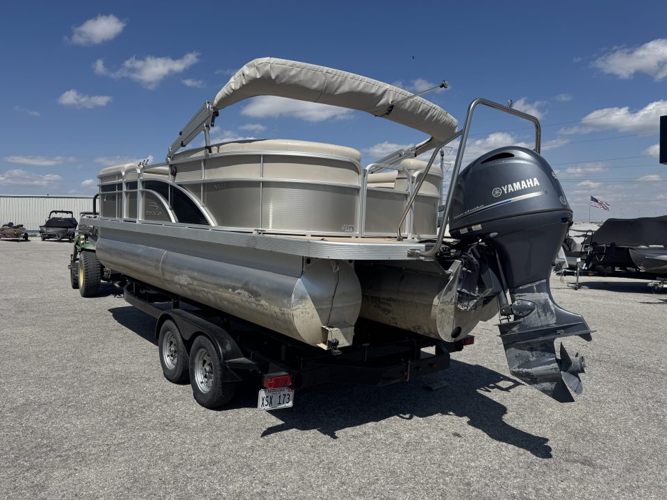 Used 2015 Bennington 22' SXSR Tri-toon Boat