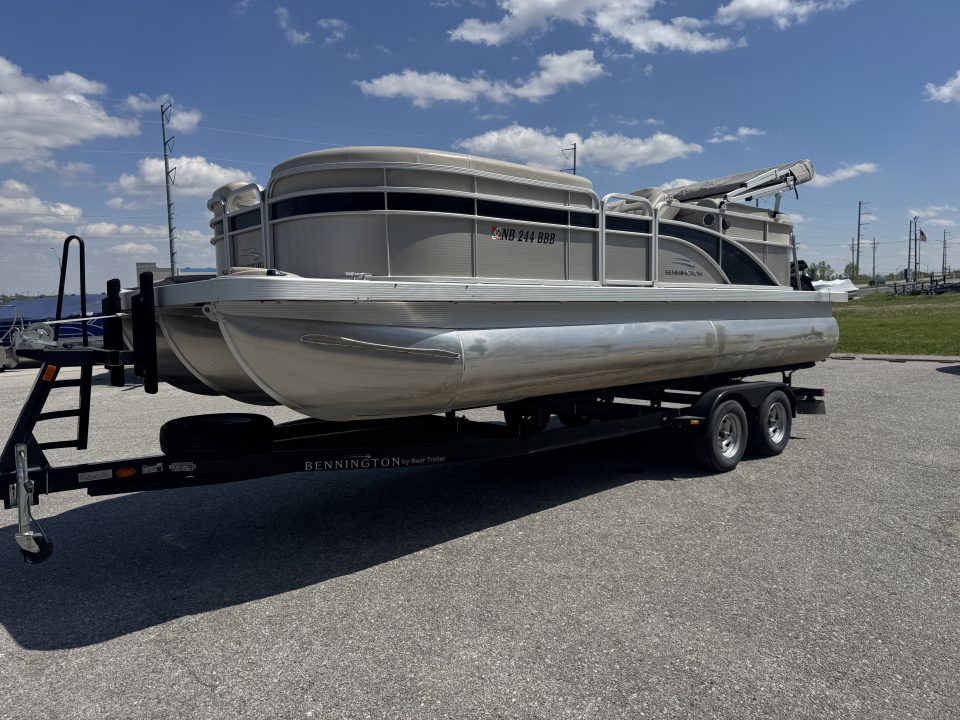 Used 2015 Bennington 22' SXSR Tri-toon Boat