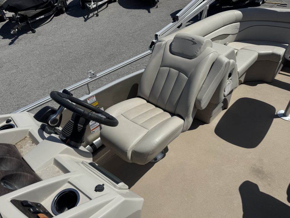 Used 2015 Bennington 22' SXSR Tri-toon Boat