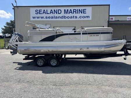 Used 2015 Bennington 22' SXSR Tri-toon Boat