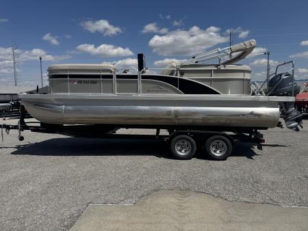Used 2015 Bennington 22' SXSR Tri-toon Boat