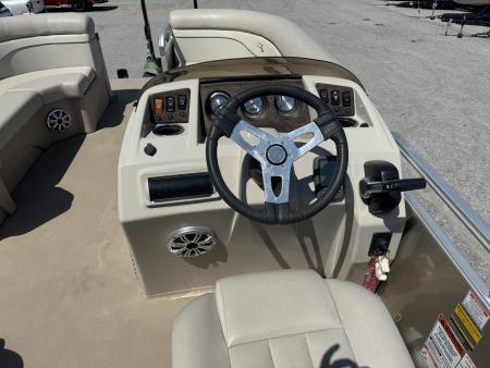 Used 2015 Bennington 22' SXSR Tri-toon Boat