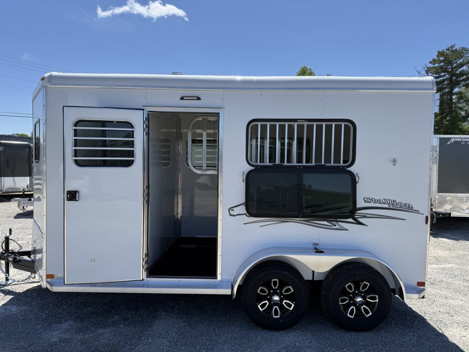 New 2026 Homesteader Trailer 214FB 2 HORSE STRAIGHT LOAD
