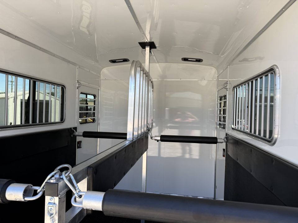 New 2026 Homesteader Trailer 214FB 2 HORSE STRAIGHT LOAD