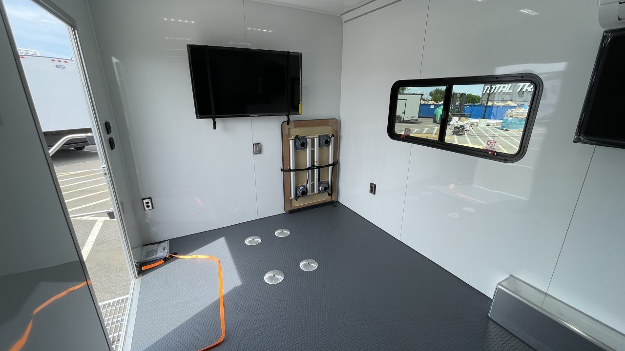 New 44' Gooseneck Mobile Office w/Conference Room & Starlink