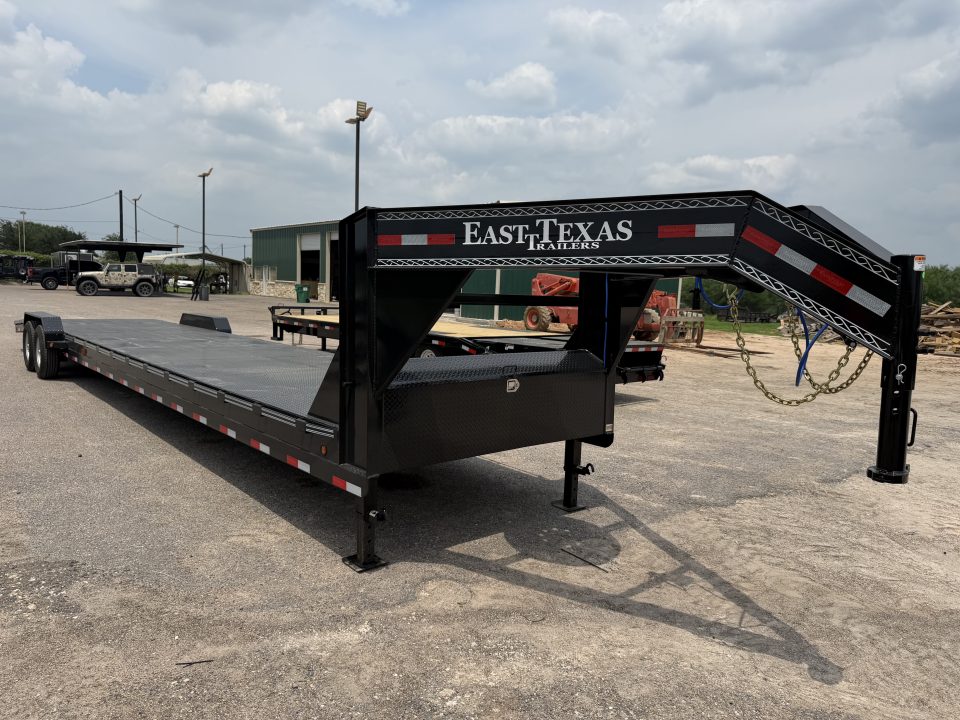 New 2026 East Texas Trailers 83x40ft Gooseneck 2 Car Hauler Car Hauler