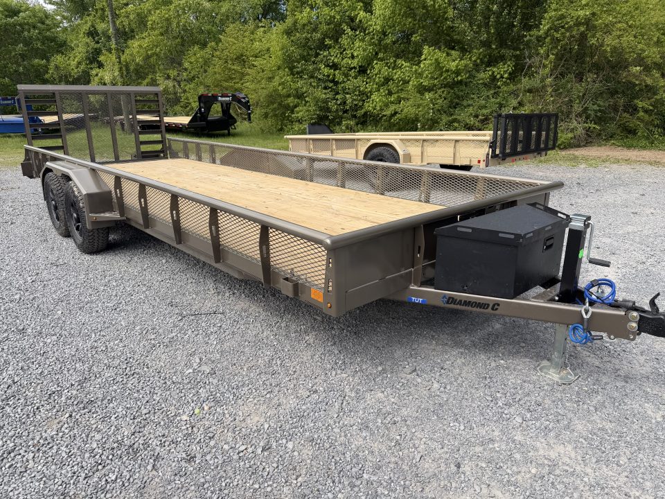New 2026 Diamond C TUT206 Utility Trailer 83”X22’ VENTURE SERIES TRACTOR GATE ,MESH SIDES