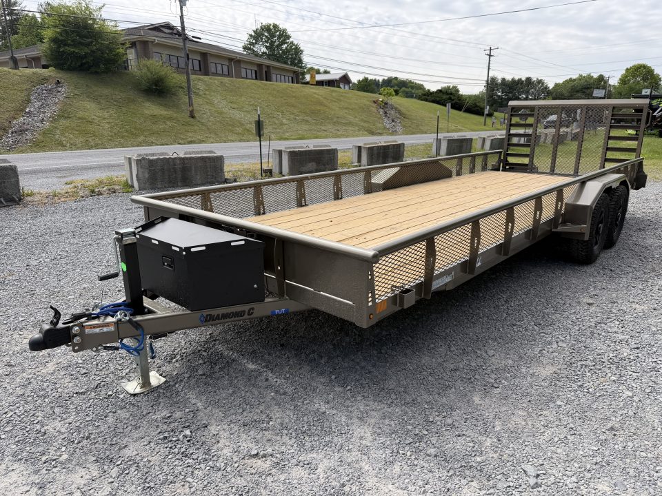 New 2026 Diamond C TUT206 Utility Trailer 83”X22’ VENTURE SERIES TRACTOR GATE ,MESH SIDES