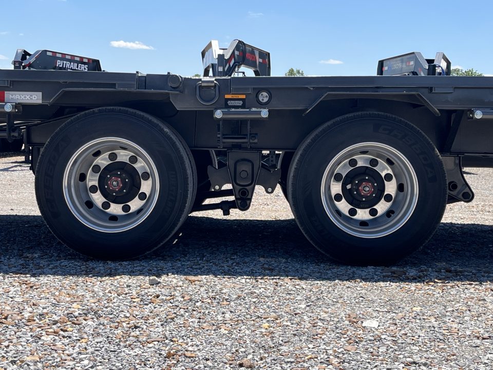 New 2027 MAXXD Hydraulic Dovetail Gooseneck Trailer | 34' x 102' 30K GVWR