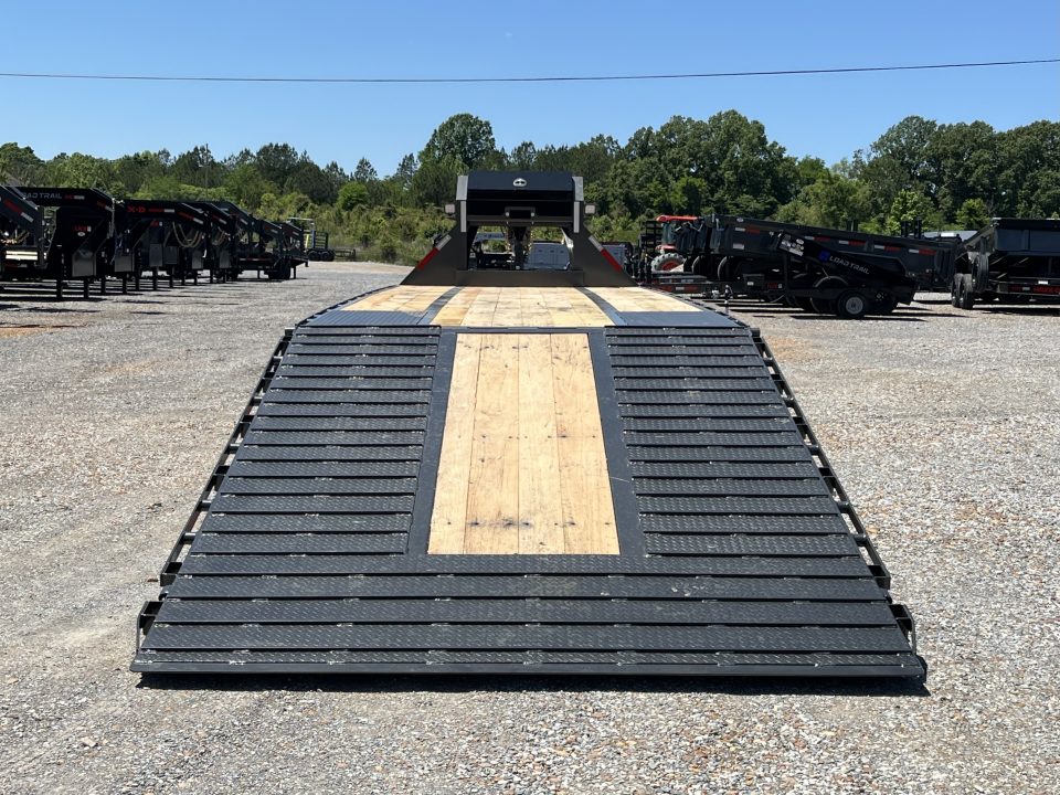 New 2027 MAXXD Hydraulic Dovetail Gooseneck Trailer | 34' x 102' 30K GVWR