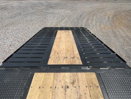 New 2027 MAXXD Hydraulic Dovetail Gooseneck Trailer | 34' x 102' 30K GVWR