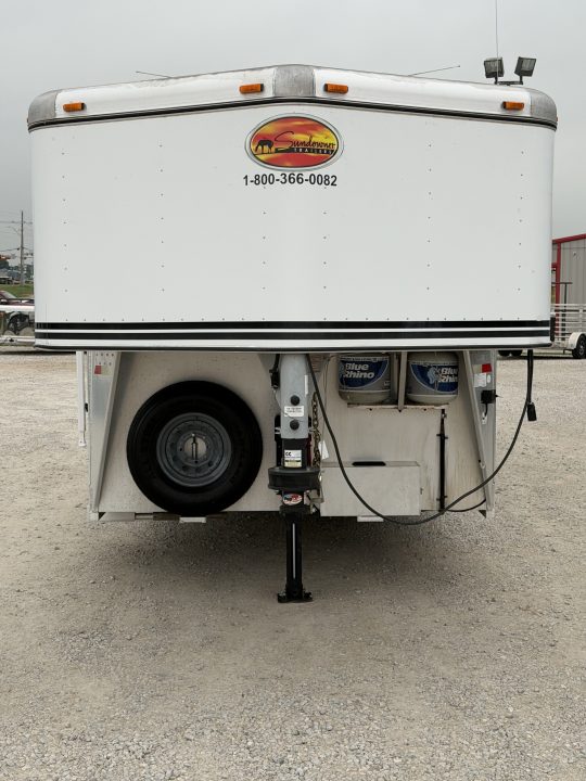 Used 1999 Sundowner 3 Horse Gooseneck Living Quarters