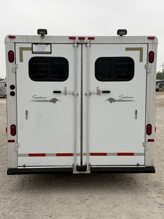 Used 1999 Sundowner 3 Horse Gooseneck Living Quarters