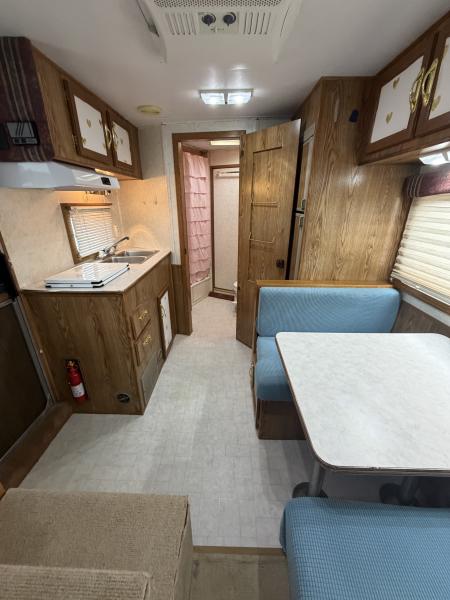 Used 1999 Sundowner 3 Horse Gooseneck Living Quarters