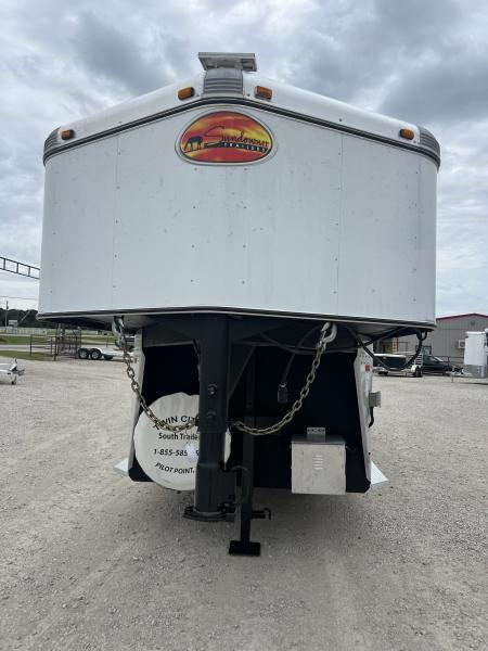 Used 2005 Sundowner 4 horse slant gooseneck